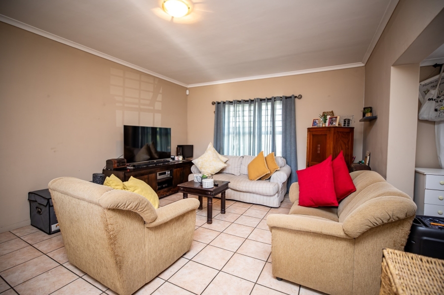 2 Bedroom Property for Sale in De Oude Spruit Western Cape